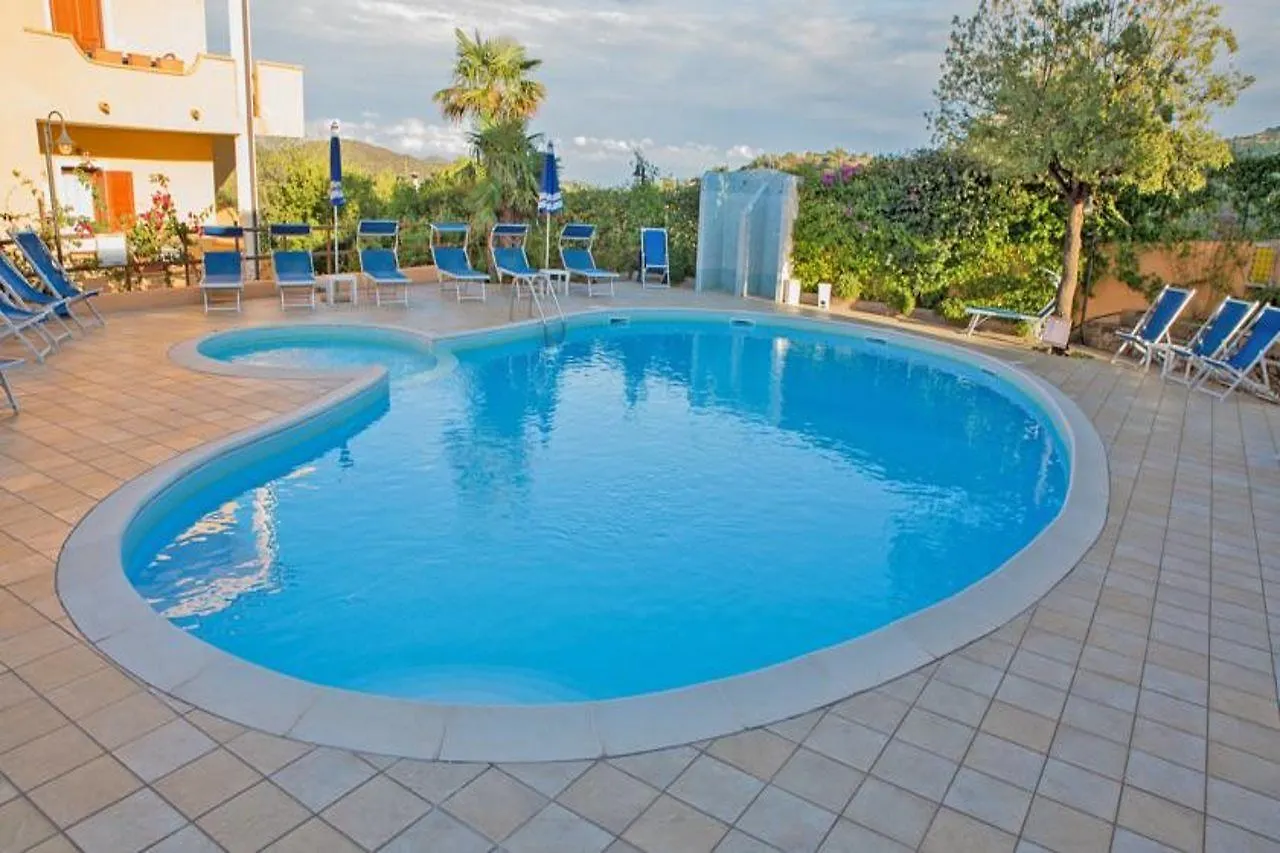 Residence Corte Dei Venti Budoni 3*,